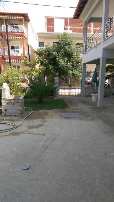 Aimilias Family Apartments Nea Vrasna Exterior photo
