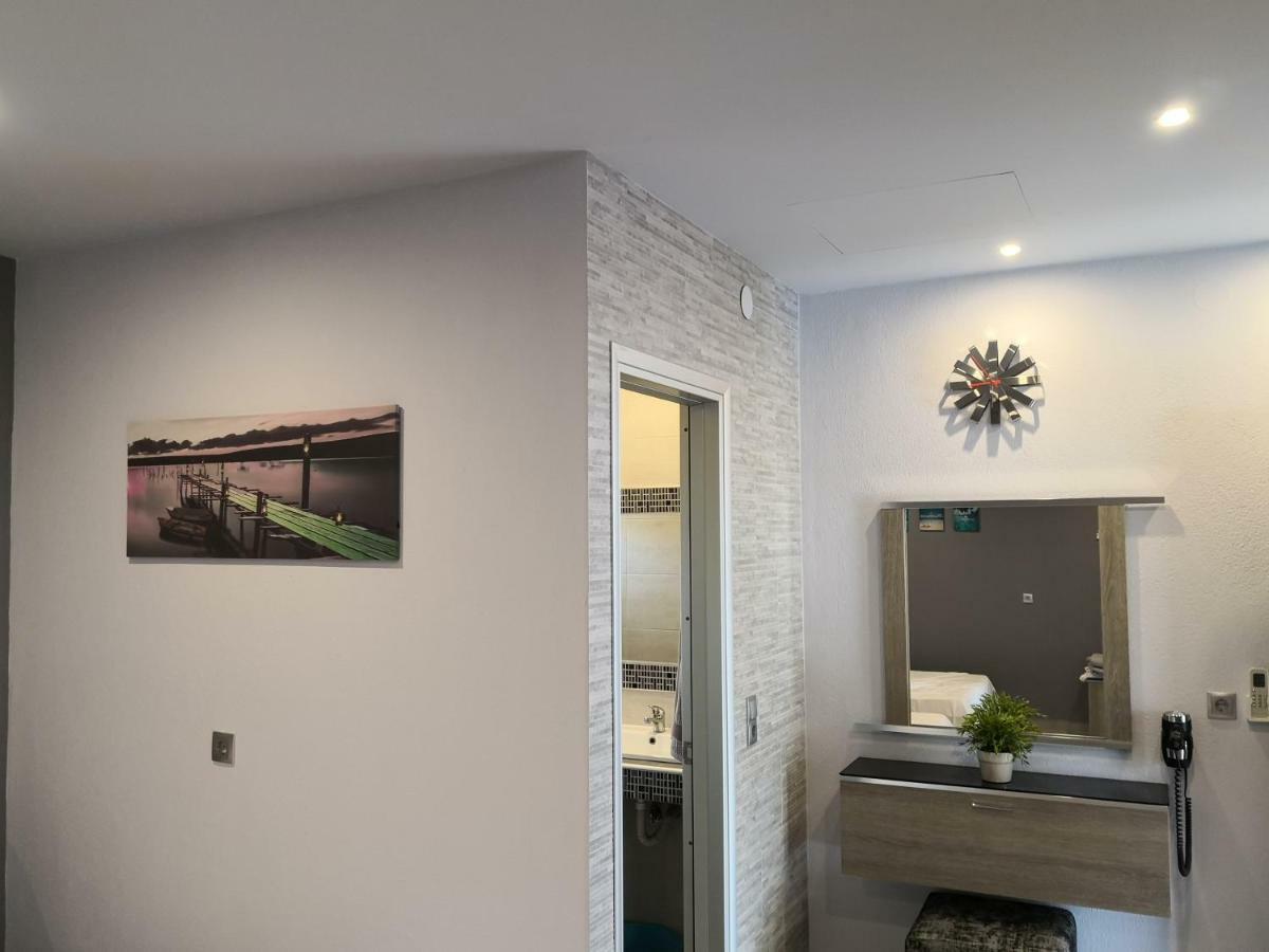 Aimilias Family Apartments Nea Vrasna Exterior photo
